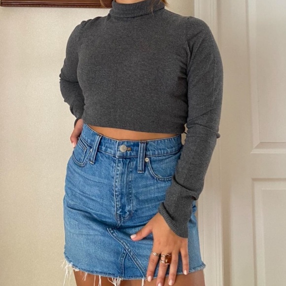 grey Gap turtleneck - Picture 2 of 5